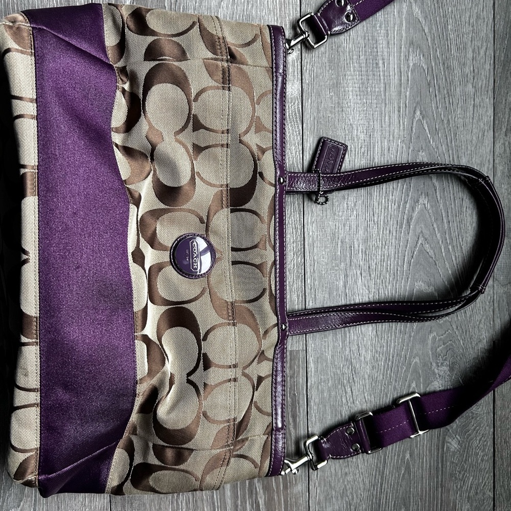 Coach Canvas and Signature Logo Diaper bag - Picture 2 of 10